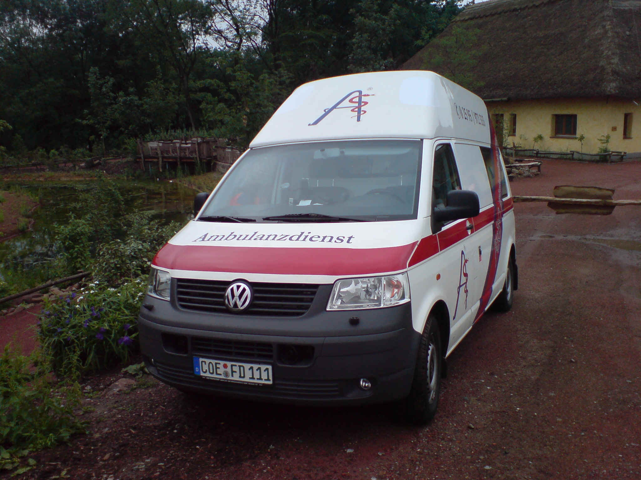 KTW bei Sanittsdienst in der ZOOM Erlebniswelt